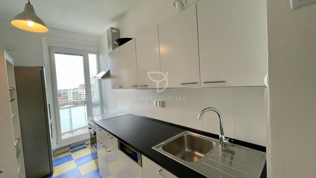 Zariadený 3 izbový byt s balkónom - RAČIANSKA