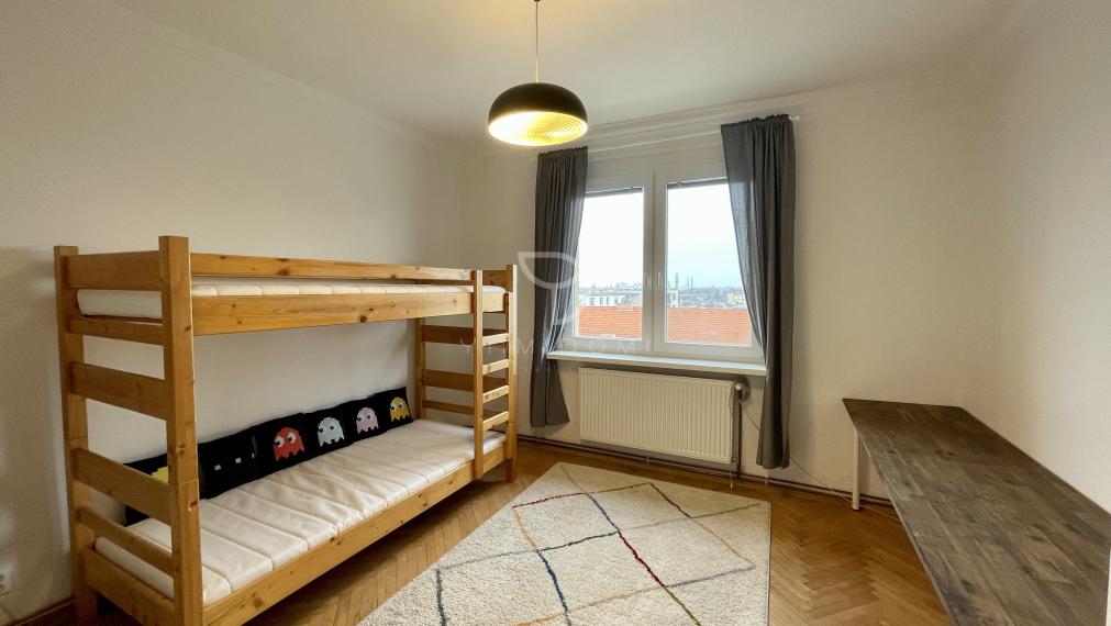 Zariadený 3 izbový byt s balkónom - RAČIANSKA