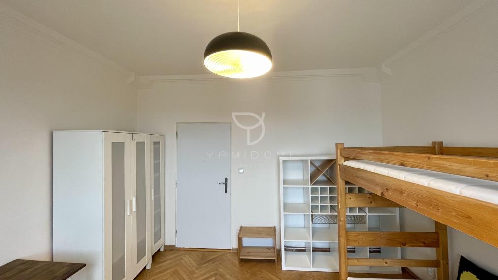 Zariadený 3 izbový byt s balkónom - RAČIANSKA