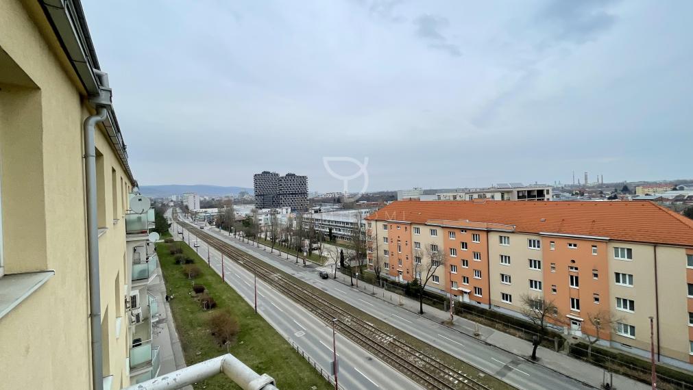 Zariadený 3 izbový byt s balkónom - RAČIANSKA