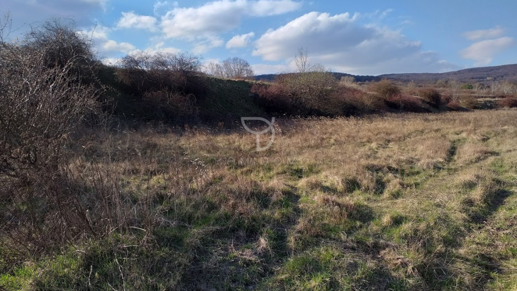 SVÄTÝ JUR | investičný pozemok, 9200m2, extravilán