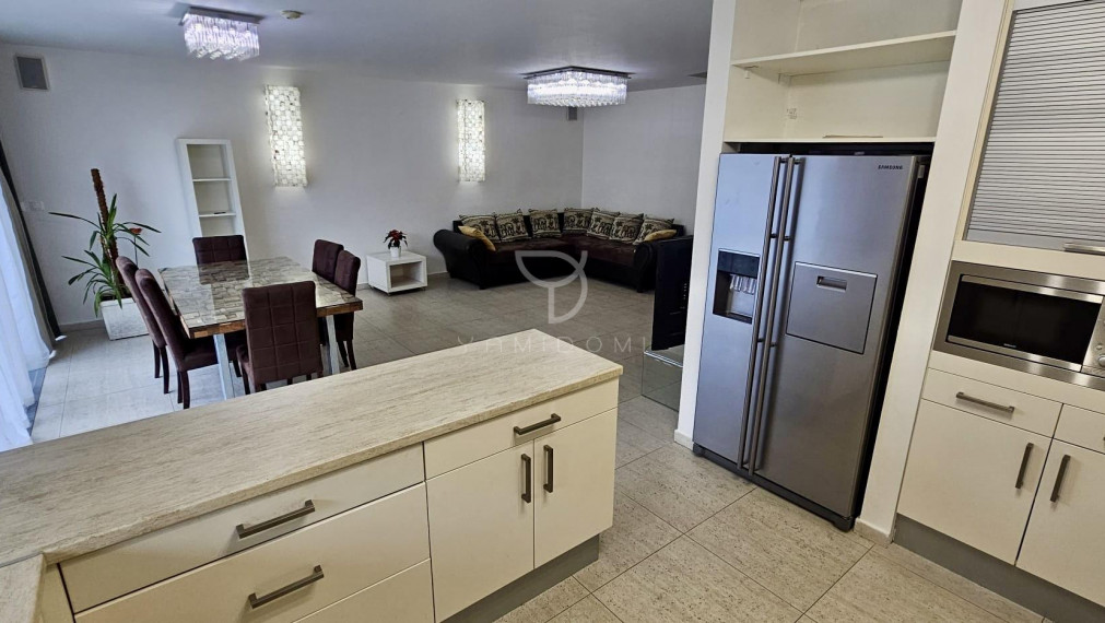 PEZINSKÁ | rodinný dom v kondomíniu, 210m2 + terasa |