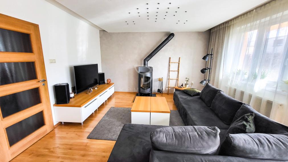 M A L A C K Y | 4i dvojpodlažný podpivničený RD s garážou | L. Svobodu