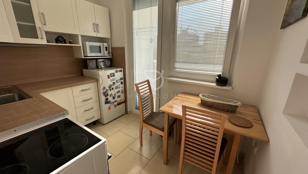 FARSKÉHO| 2-izbový byt s balkónom ,LEN 1 zastávka MHD do centra mesta