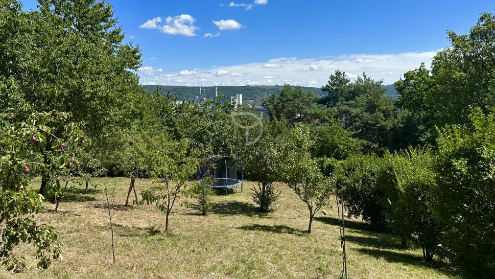 UNIKÁTNY POZEMOK na výstavbu RD v starej Dúbravke pri lese