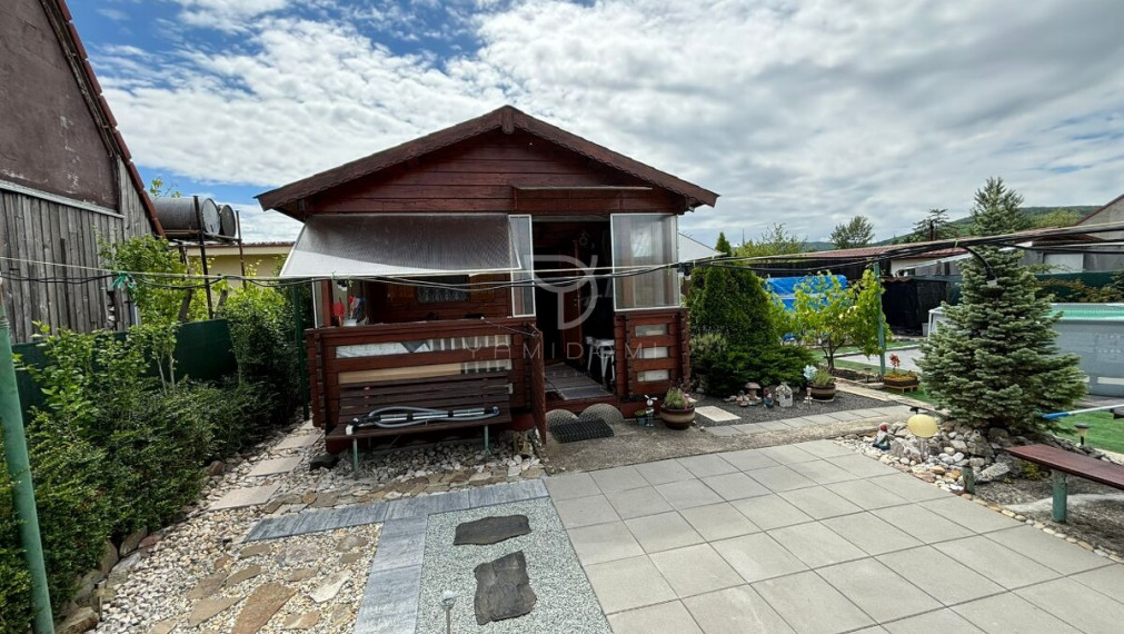 ŽABÍ MAJER| Záhrada 400m2 s chatkou