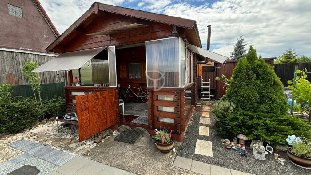 ŽABÍ MAJER| Záhrada 400m2 s chatkou