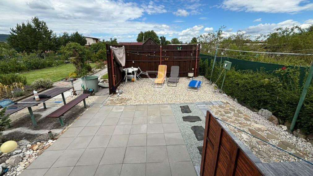 ŽABÍ MAJER| Záhrada 400m2 s chatkou