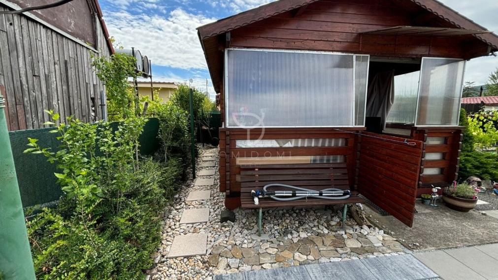 ŽABÍ MAJER| Záhrada 400m2 s chatkou