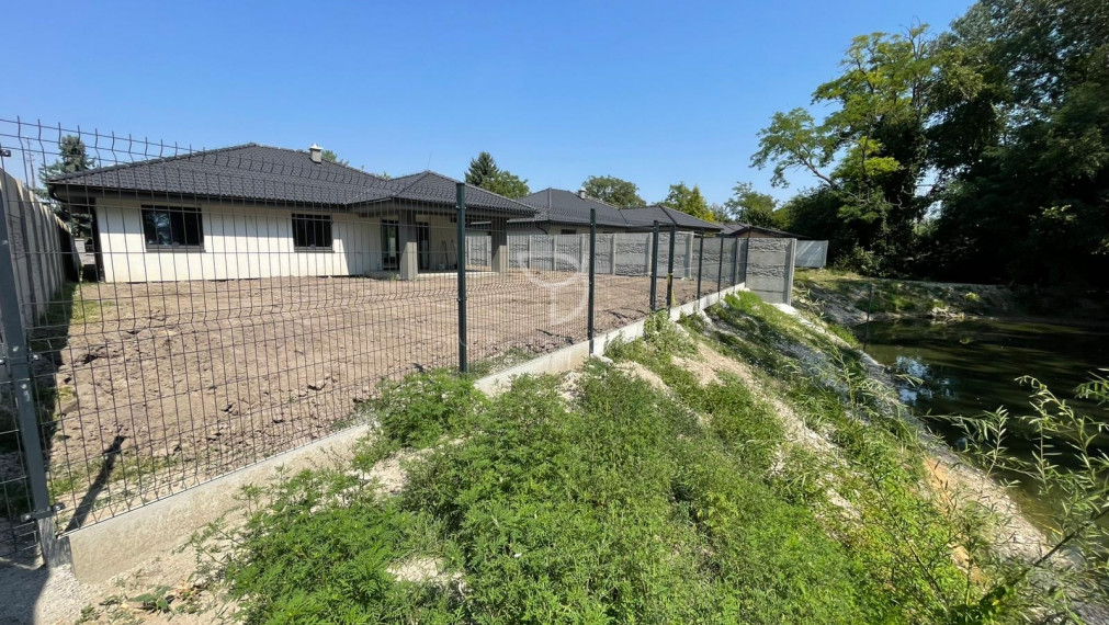 VEĽKÉ UĽANY| 4i bungalov  s dokončením na kľúč 50km od BA