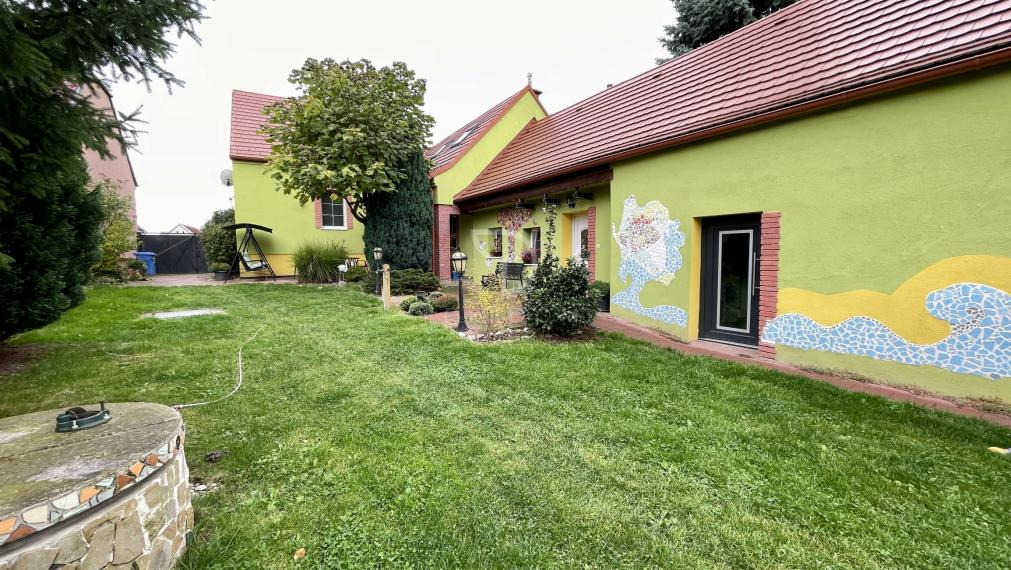 M A L É  L E V Á R E   |  5i RD s hosťovským apartmánom a veľkým pozemkom