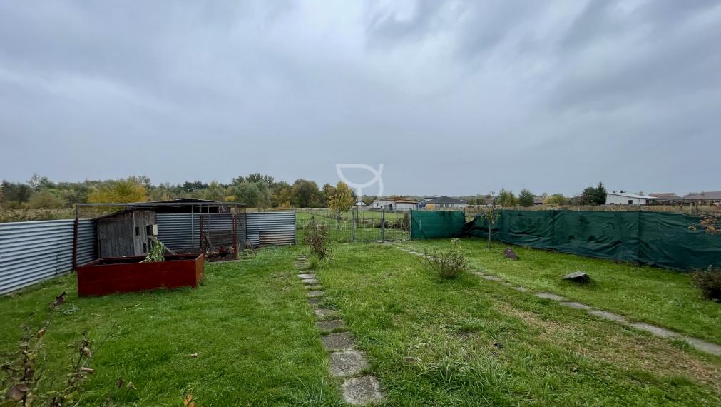 M A L É  L E V Á R E   |  5i RD s hosťovským apartmánom a veľkým pozemkom