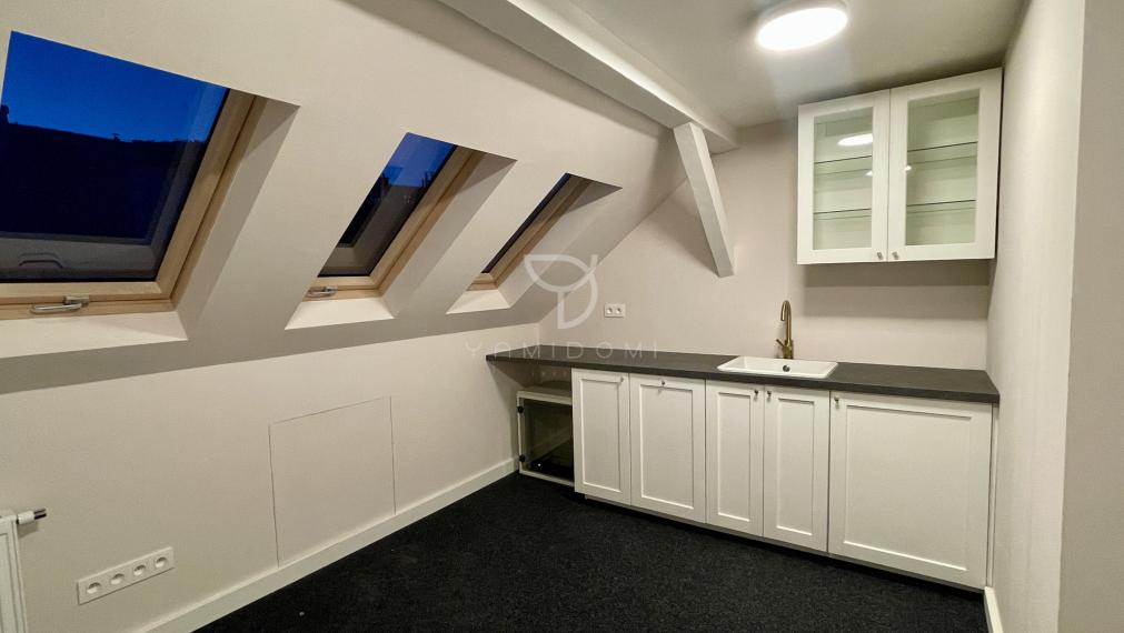 T O L S T É H O  | podkrovný kancelársky / ateliérový NP 70 m²  | BA I - Staré Mesto