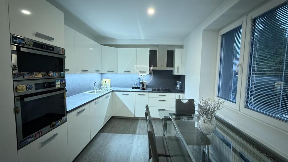 M U D R O Ň O V Á | rodinný dom vhodný na kancelárie | BA I