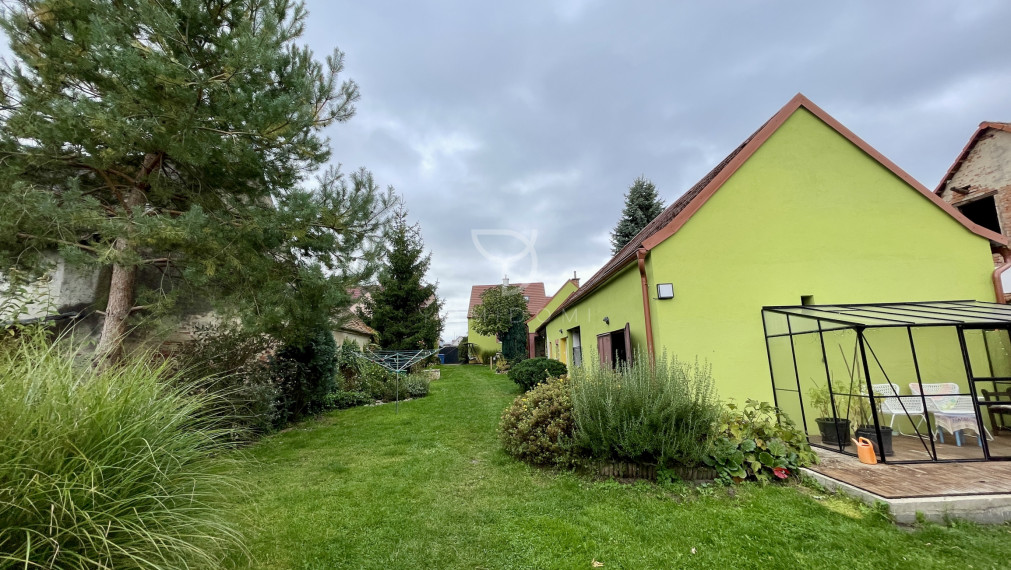 M A L É  L E V Á R E   |  5i RD s hosťovským apartmánom a veľkým pozemkom