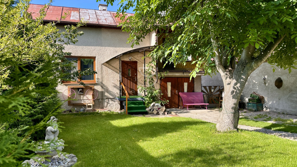 NA LETISKO  |  3 izbový RD 100 m²+ 1 izbový RD s garážou | POPRAD-VEĽKÁ