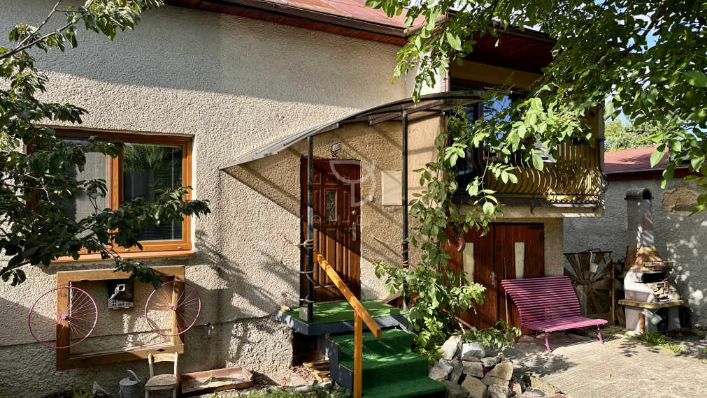 NA LETISKO  |  3 izbový RD 100 m²+ 1 izbový RD s garážou | POPRAD-VEĽKÁ