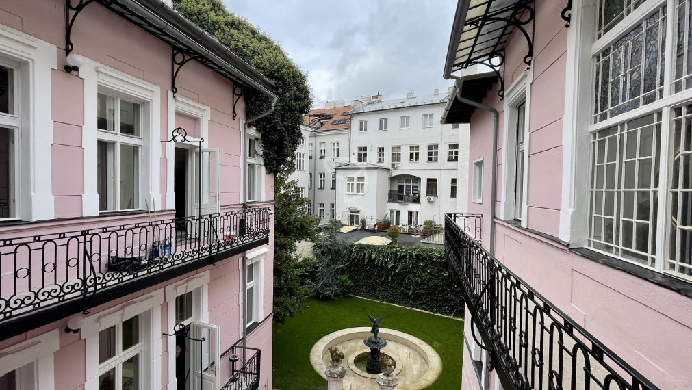 T O L S T É H O  | podkrovný kancelársky / ateliérový NP 70 m²  | BA I - Staré Mesto