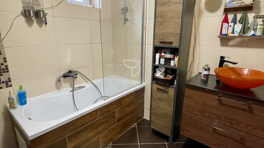 M A L É  L E V Á R E   |  5i RD s hosťovským apartmánom a veľkým pozemkom