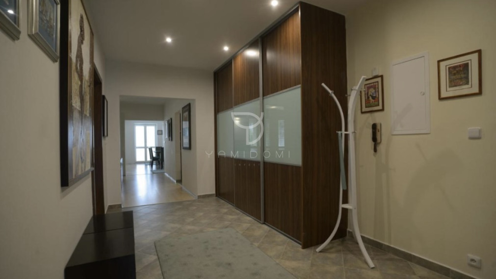 R E Z E R V O V A N É  |  5i byt 146m²  + terasa 40m²  + 2 garáže |  T A T R Y