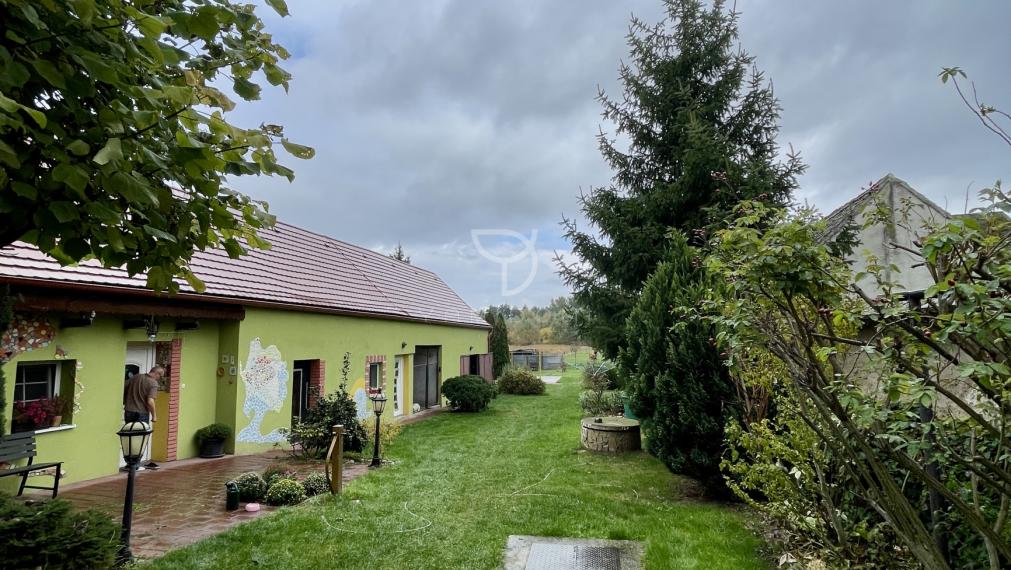 M A L É  L E V Á R E   |  5i RD s hosťovským apartmánom a veľkým pozemkom