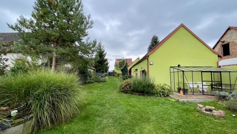 M A L É  L E V Á R E   |  5i RD s hosťovským apartmánom a veľkým pozemkom