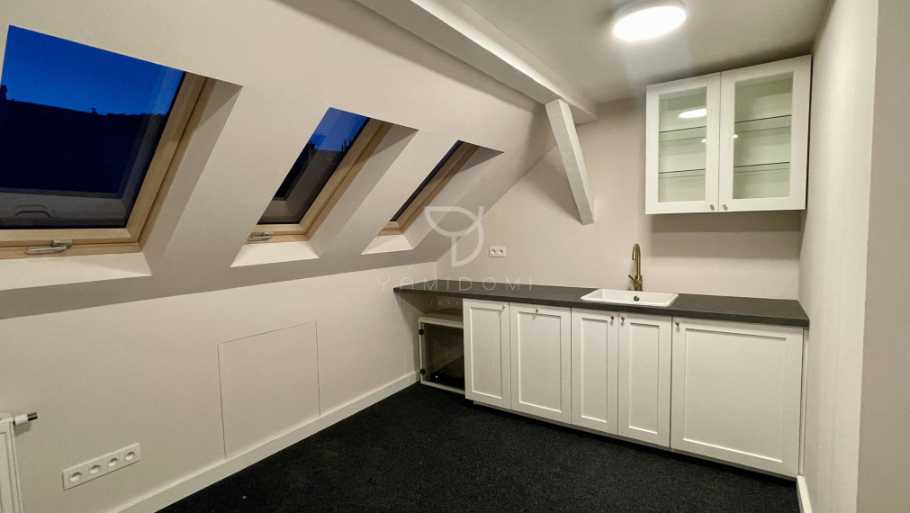 T O L S T É H O  | podkrovný kancelársky / ateliérový NP 70 m²  | BA I - Staré Mesto