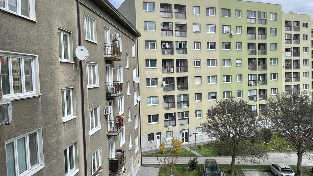 K V A Č A L O V A  |  2i byt 57m² s lodžiou a francúzskym balkónom  | BAII - Ružinov