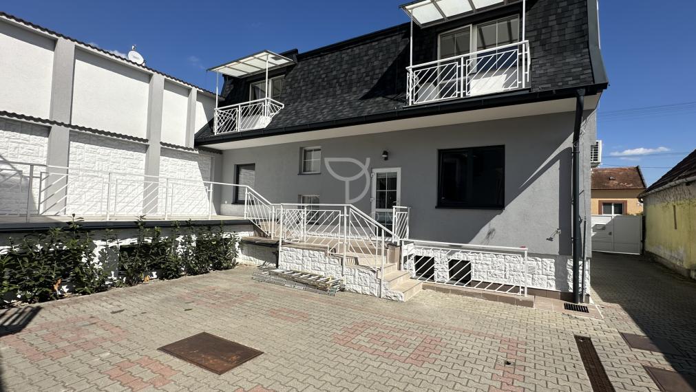 STUPAVA/MÁST 7-izbový novozrekonštruovaný RD s 5 parkovacími miestami