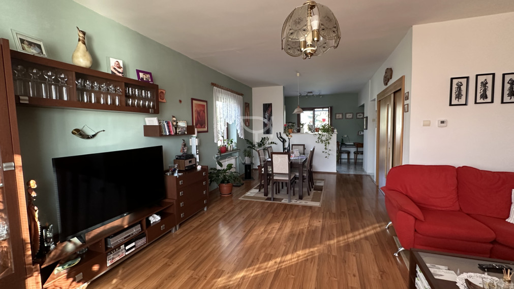 LOZORNO| 5-izbový RD s garážou na pozemku 536m2