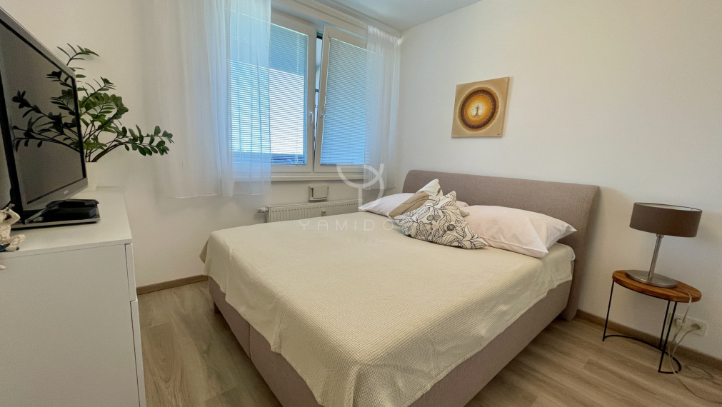 M A L O K R A S Ň A N S K Á | 2 izbový byt 51m² s lodžiou, pivnicou a parkovacím státím | BAIII - RAČA