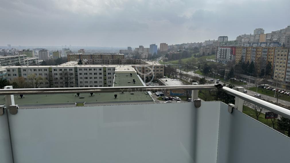 NÁM.SV.FRANTIŠKA| 1-izbový byt 38m2 s klimatizáciou a loggiou,Karlova Ves