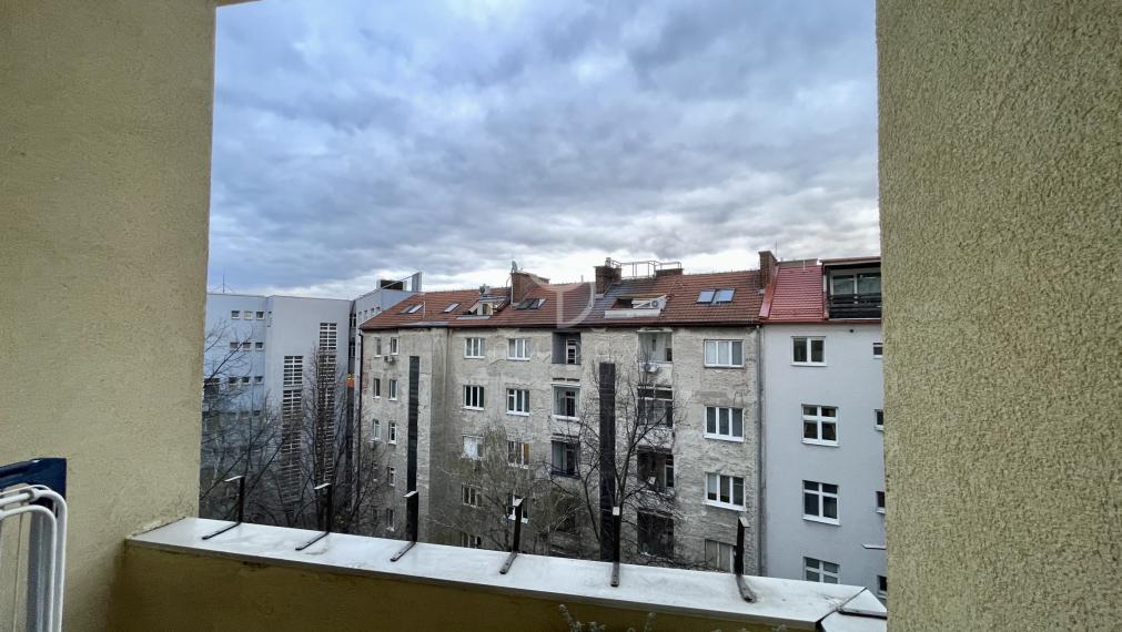 M U R G A Š O V A | Svetlý 2 izbový byt s lodžiou a pivnicou  | BAI - Staré Mesto