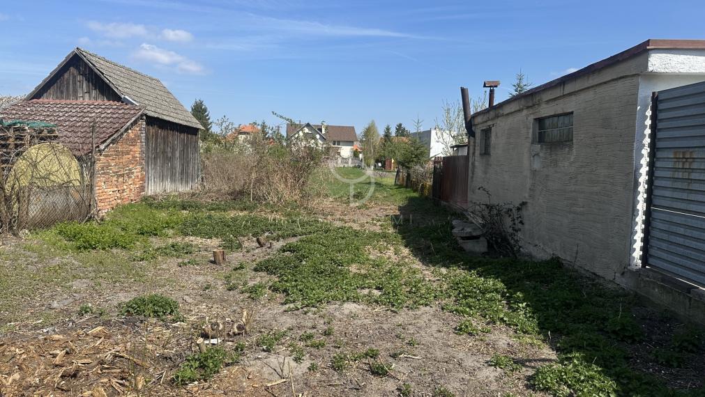 ZOHOR | RD s pozemkom 1212m2  na rekonštrukciu, centrum obce