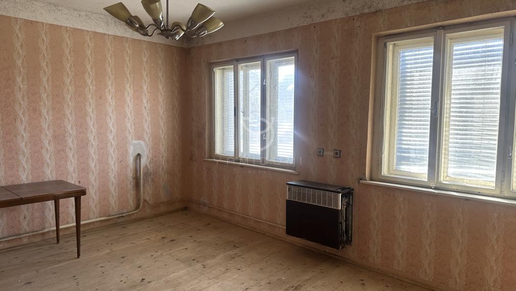 ZOHOR | RD s pozemkom 1212m2  na rekonštrukciu, centrum obce