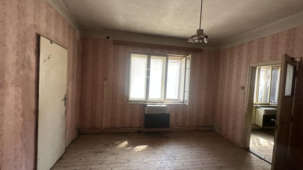 ZOHOR | RD s pozemkom 1212m2  na rekonštrukciu, centrum obce