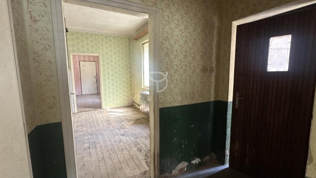 ZOHOR | RD s pozemkom 1212m2  na rekonštrukciu, centrum obce