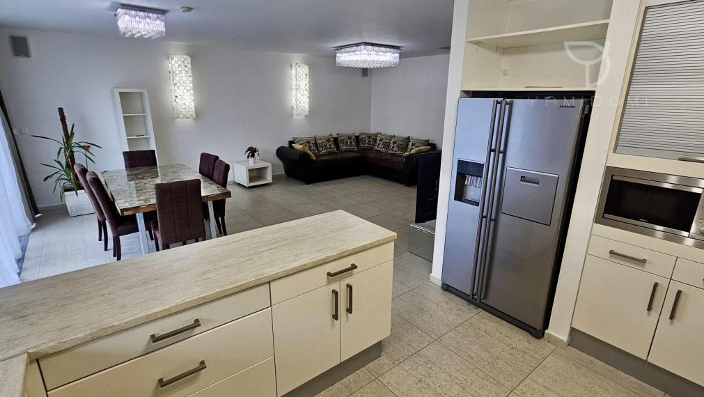 PEZINSKÁ | rodinný dom v kondomíniu, 210m2 + terasa |