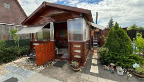 ŽABÍ MAJER| Záhrada 400m2 s chatkou