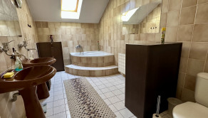 MATÚŠKOVO | 8izbový veľkorysý RD  na 1000m2 pozemku