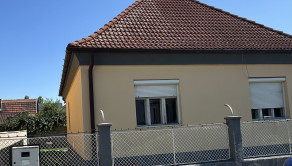 TRNÁVKA|4i RD v tichej ulici s pozemkom 254m2