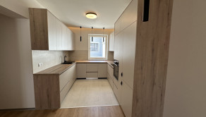 STUPAVA| Príjemný 3-izbový 120m2 iklimatizovaný byt po čerstvej  rekonštrukcii s parkovaním pre 3autá