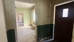ZOHOR | RD na kompletnú rekonštrukciu, veľký pozemok, centrum obce