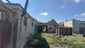 ZOHOR | RD s pozemkom 1212m2  na rekonštrukciu, centrum obce