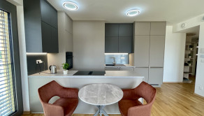 3-izbový apartmán v projekte METROPOLIS   | 2 balkóny  | parking  | downtown