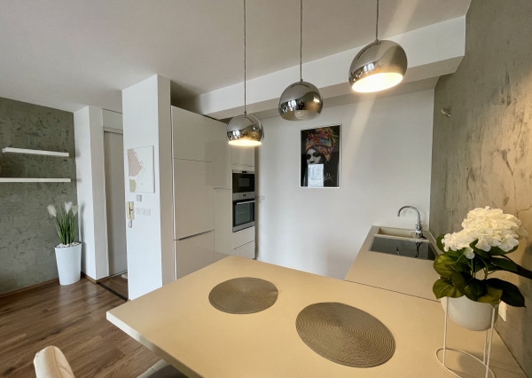 K V E T N Á |  1 izbový byt 36 m² + balkón 7 m²  + parkovacie státie | R O V I N K A