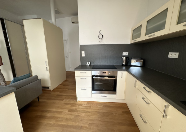 Ž I Ž K O V A | 2 izbový byt 64m² so skvelou polohou | Staré Mesto
