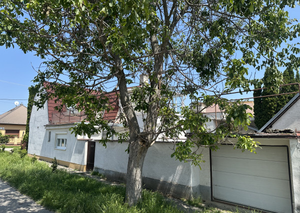 Samostatný RD s malým pozemkom v centre obce Bernolákovo