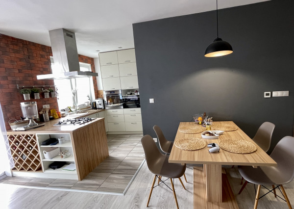 REZERVOVANÉ | 4i tehlový dom 124m² s terasou a záhradou