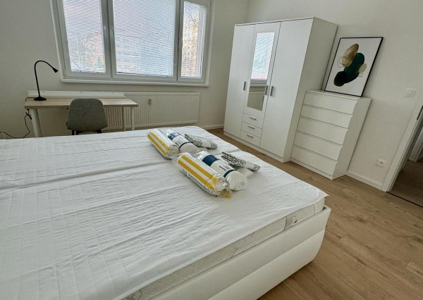 Separate furnished room in a 3-room apartment - HOLÍČSKA